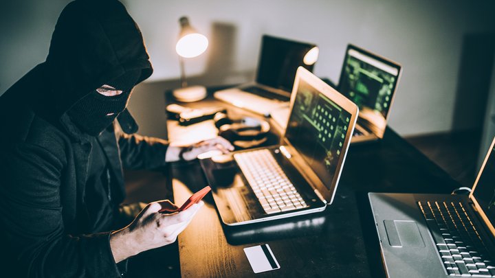 Повіривши у SMS із текстом “Ви виграли автомобіль”, чоловік втратив чималі гроші
