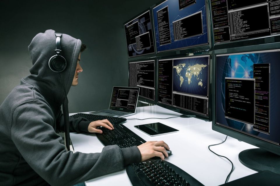 У Запорізькій області шахраї зняли з чужою карти 5700 гривень