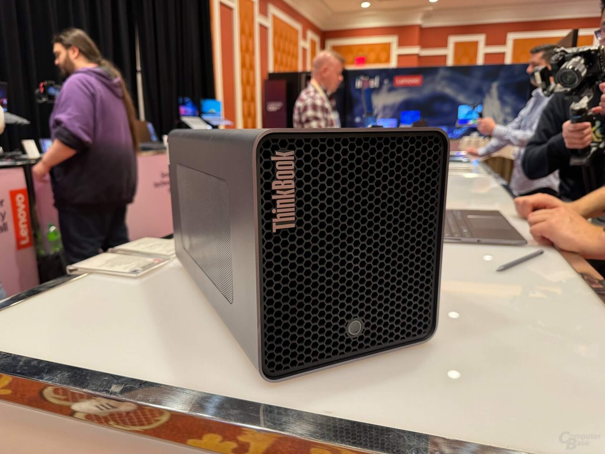 Lenovo представила док-станцію TGX Dock